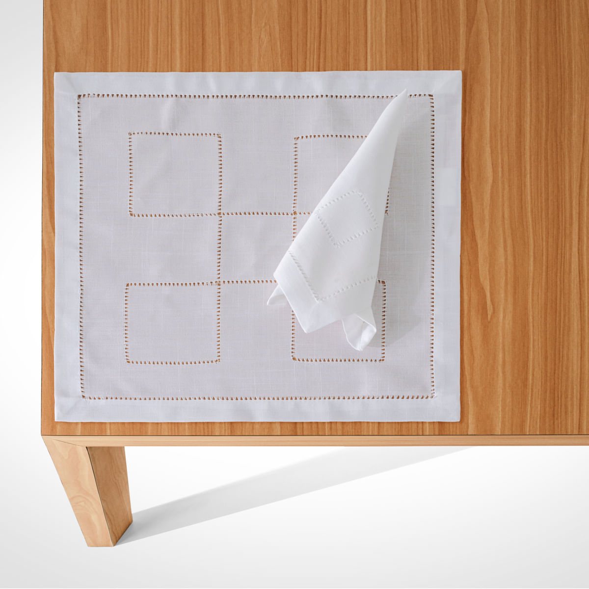 02 06 0152 Jg Americano Quadrado Branco.jpg